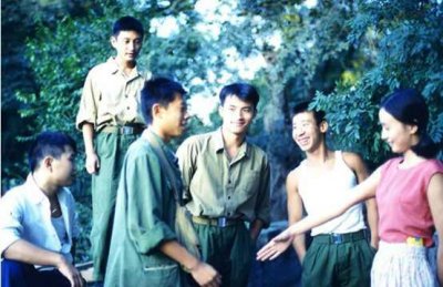 ​青春电影排行榜前十名 第一名:阳光灿烂的日子 蓝色大门榜上有名