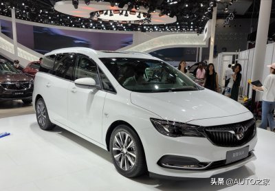 ​新款别克GL6亮相，油耗5升，预售14万，连体大屏真帅气