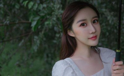 ​95后美女作家文吉儿不想做明星，而是选择文学苦旅