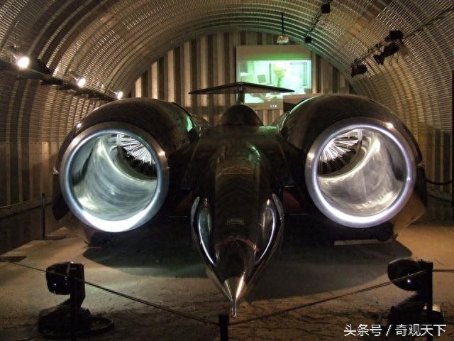 世界上第一辆超音速汽车：装两具战斗机引擎，纪录突破音障瞬间！