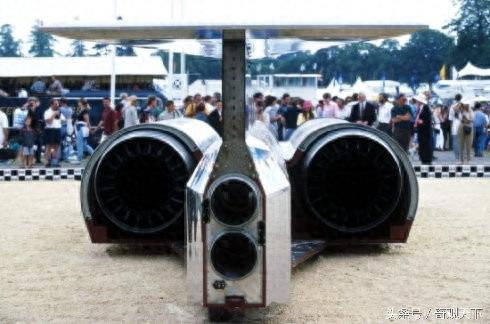 世界上第一辆超音速汽车：装两具战斗机引擎，纪录突破音障瞬间！