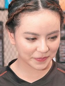 ​女星签“生死状”参加真人秀 被暴打留伤险毁容