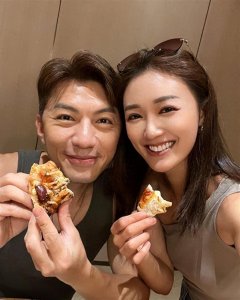 ​TVB小花张宝儿与袁伟豪：甜蜜的夫妻生活，期待的小生命
