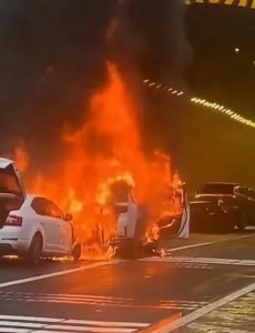 ​包茂高速惨烈车祸：多车连环追尾引爆隧道火海！
