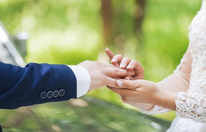 没有爱的婚姻还要继续吗（还要继续下去吗）
