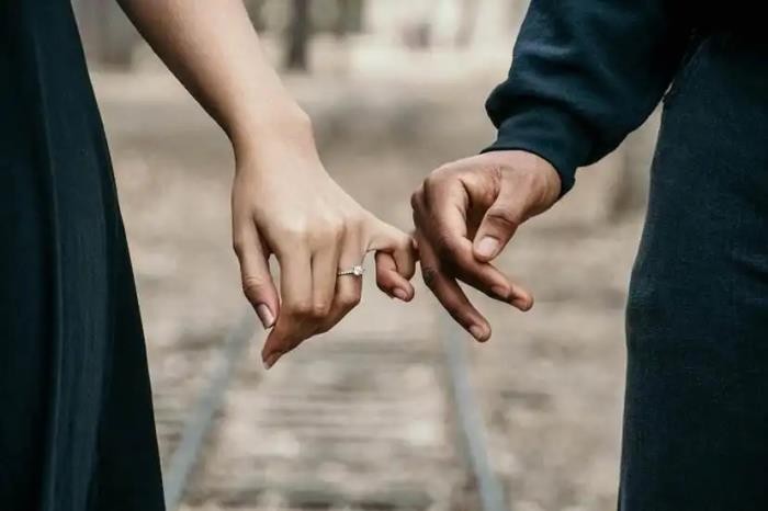 没有爱的婚姻还要继续吗（还要继续下去吗）