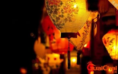 ​灯火阑珊处是什么意思 解释灯火阑珊处的意思