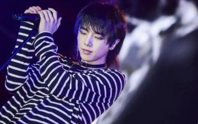 ​天娱传媒的“一哥”，老板龙丹妮把他当宝贝，一人养活两个公司
