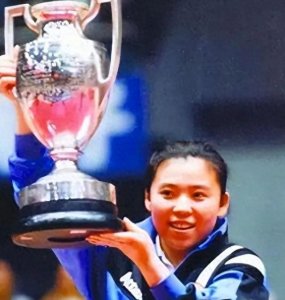 ​身高只有1.3米 “乒乓球女王”邓亚萍