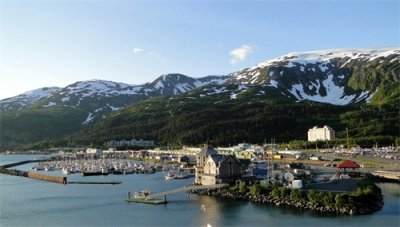 ​那个全镇人住一栋楼：阿拉斯加惠蒂尔小镇，恐将毁于一场海啸