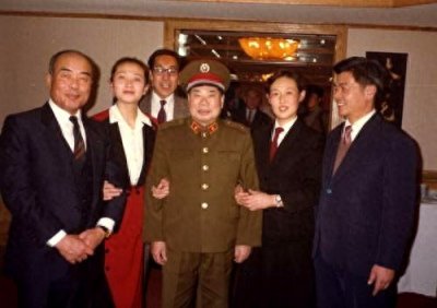 ​开国上将杨得志结过两次婚，第一次30岁，第二次80岁