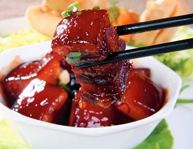 ​目睹妻子出轨，斩杀奸夫命根，又将妻子做成红烧肉送给岳母品尝！