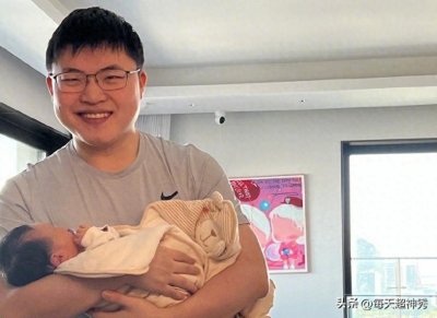 ​继小狗Uzi之后，Letme晒出儿子照片，就差前RNG队长Mlxg