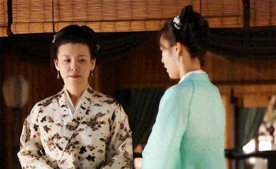 ​语文老师出上联：一杯二锅头三分醉，体育老师对出下联，太绝妙了