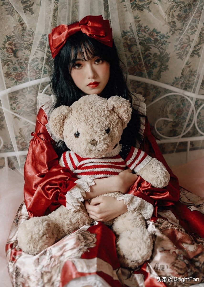大眼睛萝莉美女女仆装俏皮养眼写真图片