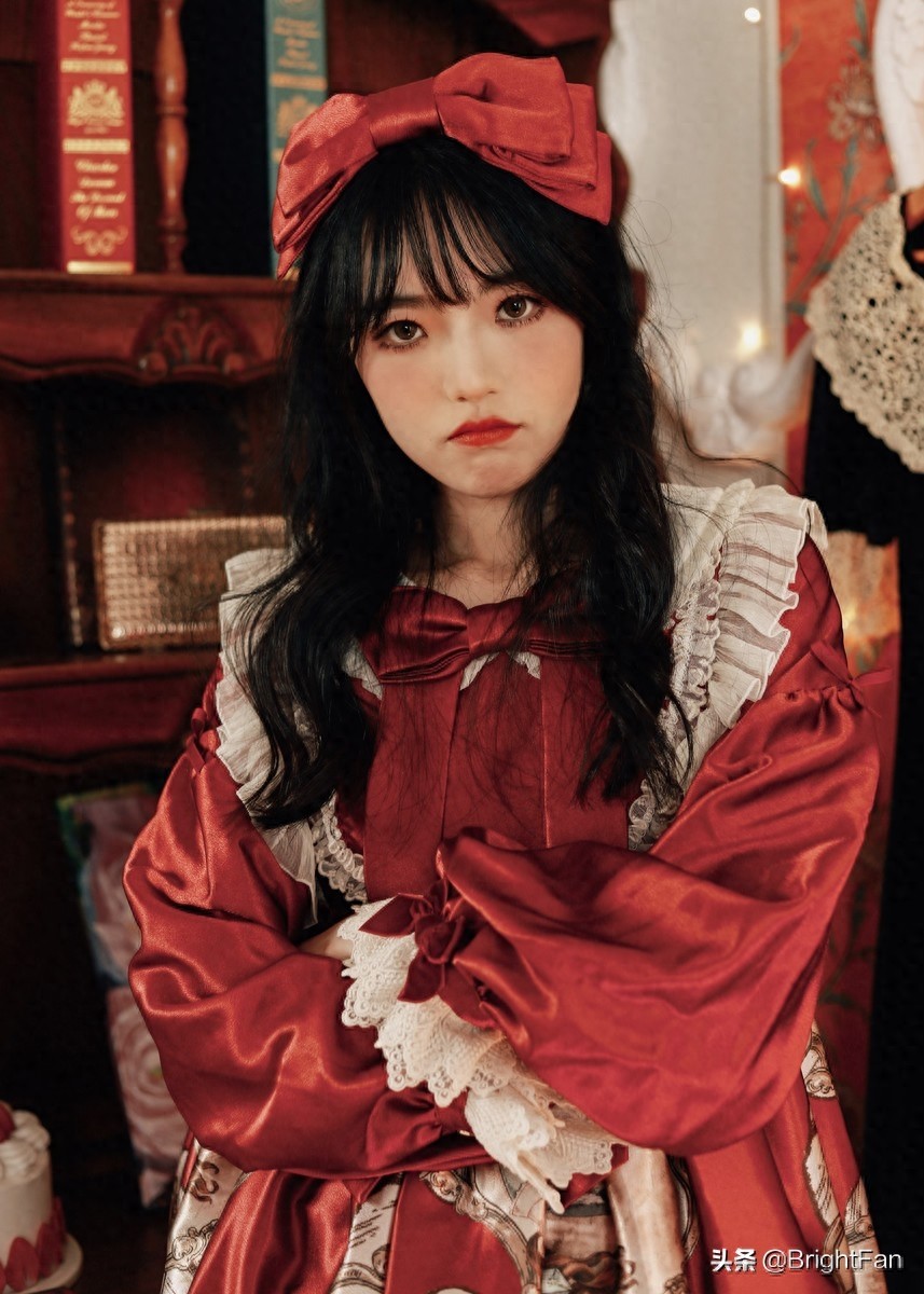 大眼睛萝莉美女女仆装俏皮养眼写真图片