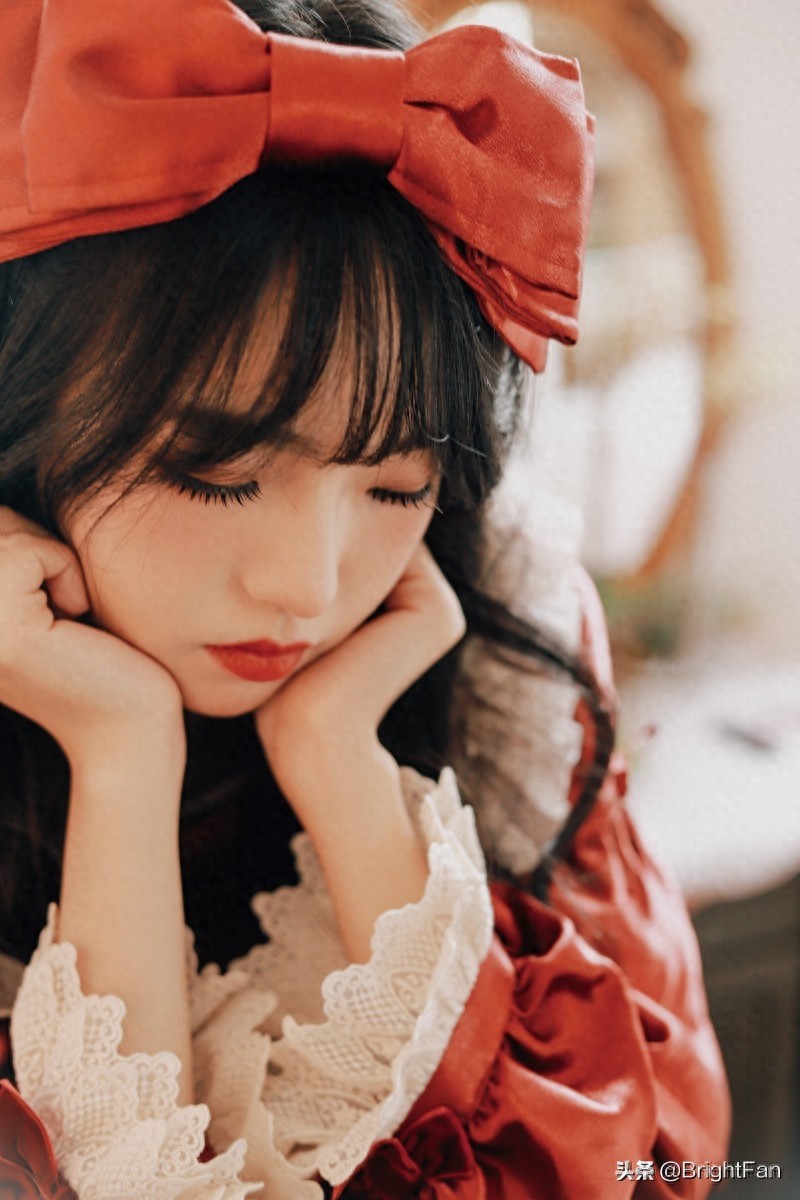 大眼睛萝莉美女女仆装俏皮养眼写真图片