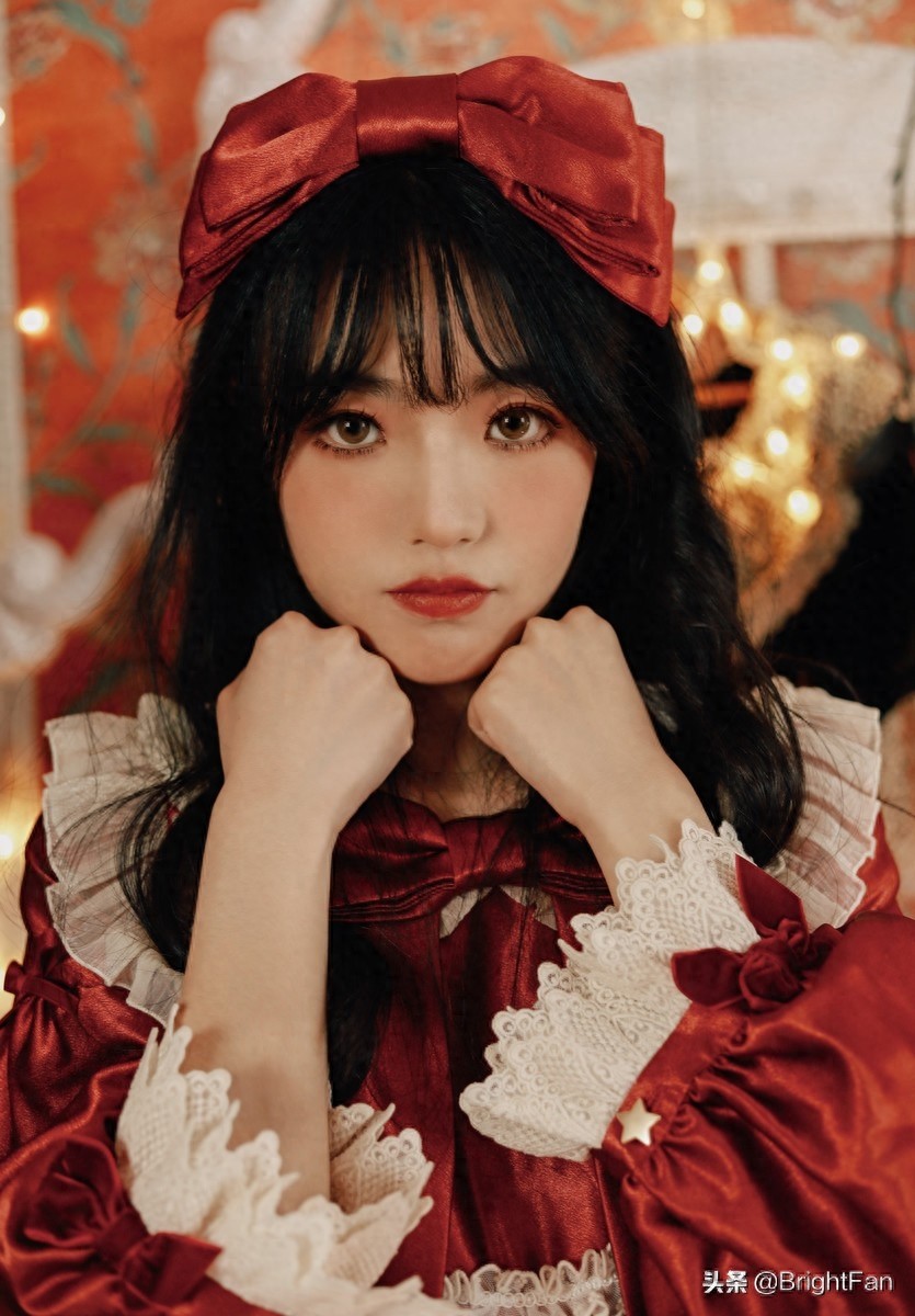 大眼睛萝莉美女女仆装俏皮养眼写真图片