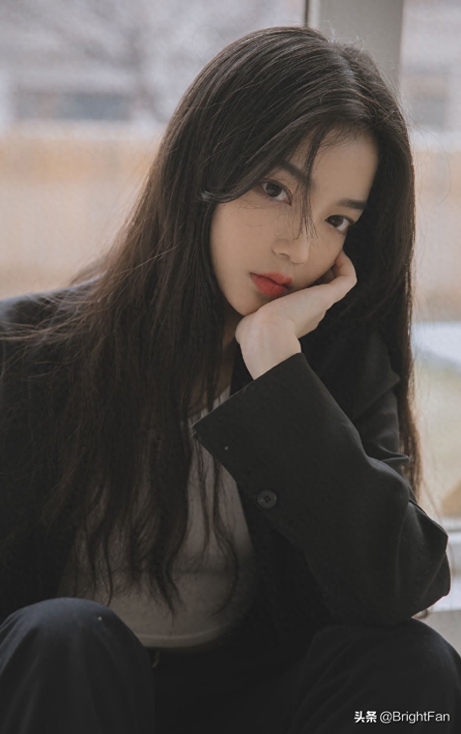 气质美女高冷迷人私房写真图片