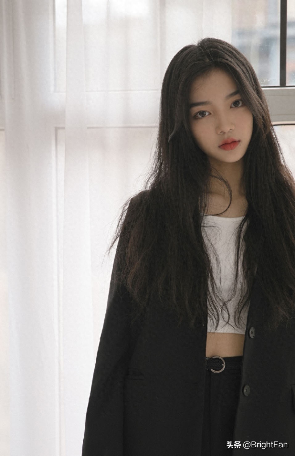 气质美女高冷迷人私房写真图片