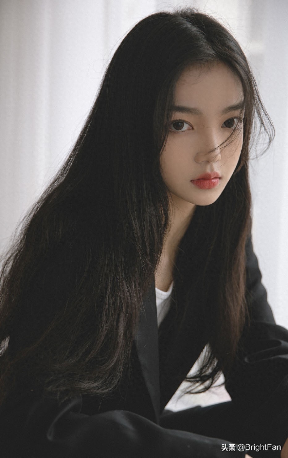 气质美女高冷迷人私房写真图片