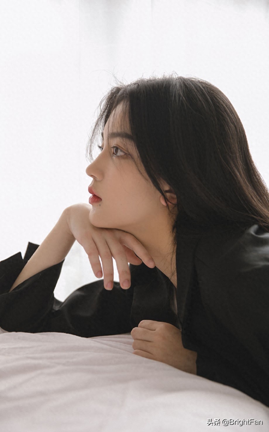 气质美女高冷迷人私房写真图片