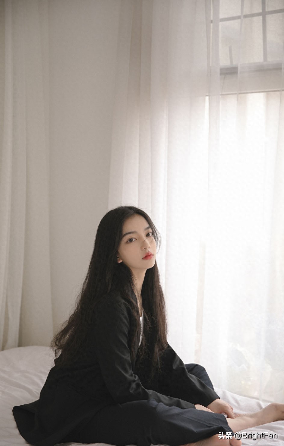 气质美女高冷迷人私房写真图片