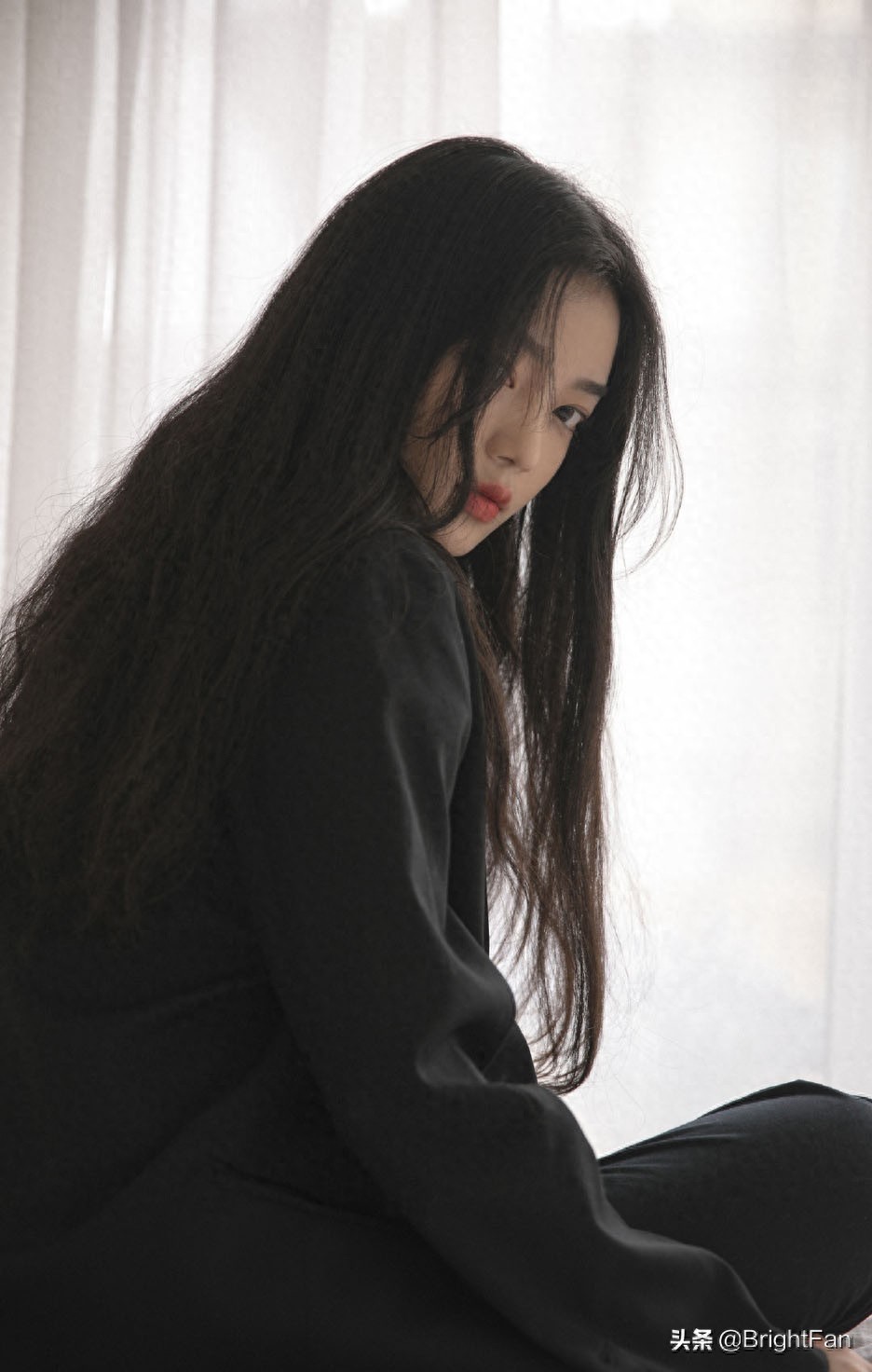 气质美女高冷迷人私房写真图片