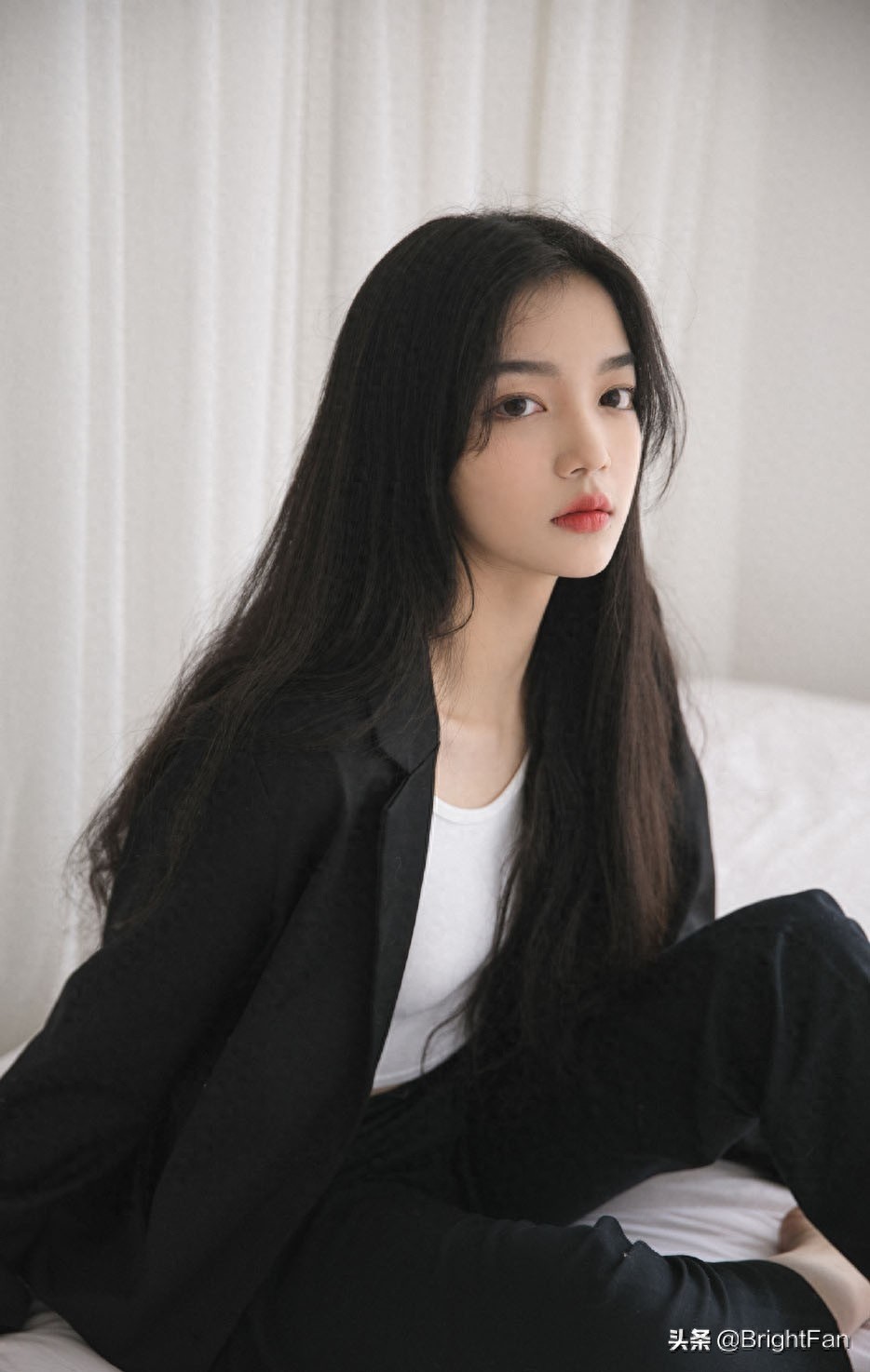 气质美女高冷迷人私房写真图片