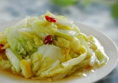 ​炒白菜，千万别切好就下锅！牢记3点，鲜嫩脆爽又入味，还不出水
