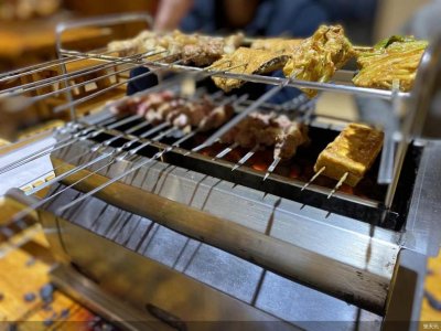 ​等位上百桌 排队5小时 淄博烧烤“复烤”