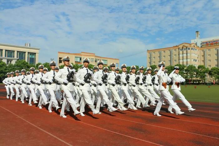 海军军医大学2025年普通高中毕业生招生简章(附招生计划)