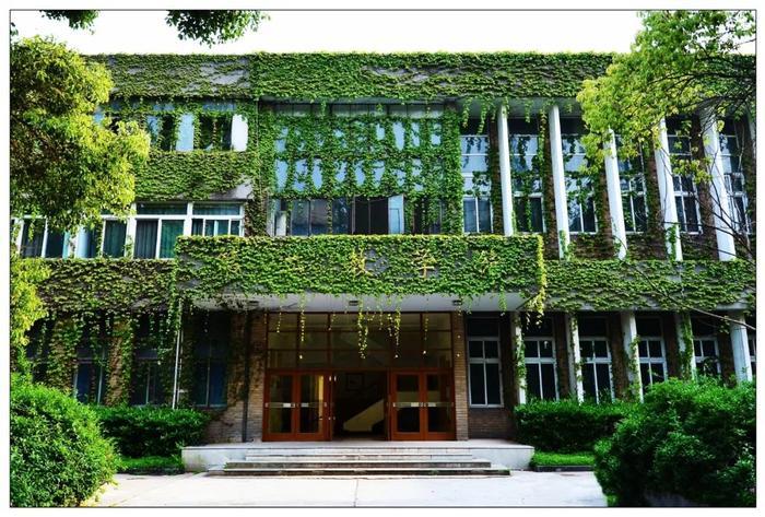 海军军医大学2025年普通高中毕业生招生简章(附招生计划)