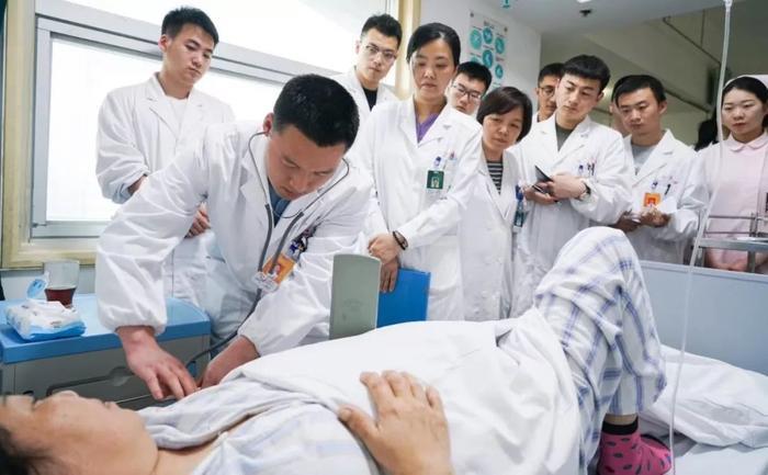 海军军医大学2025年普通高中毕业生招生简章(附招生计划)