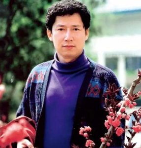 李春平:继承大38岁美国富婆遗产,回国每天捐7万,现患老年痴呆