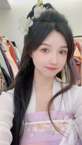 虎牙柔柔生日会,一身古装惊艳亮相,粉丝:这是哪个府的富家千金