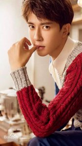 他是一个多才多艺的小鲜肉,歌手出道的他接下里有四部剧要播出