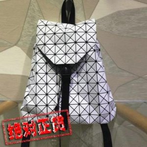 ​三宅一生双肩包容易坏吗