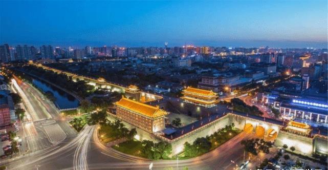 中国有十个国家级城市群,五个单核发展,四个没有国家中心城市