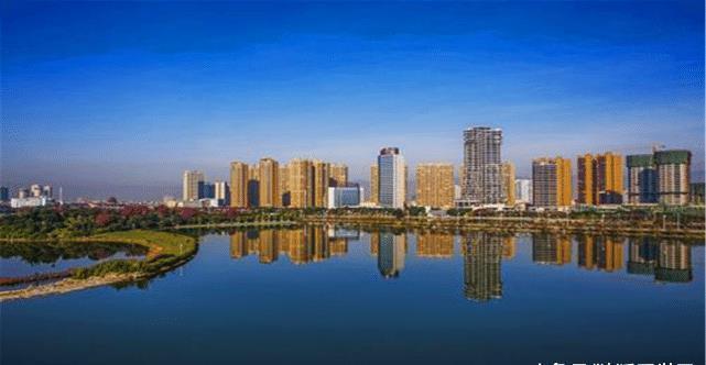 中国有十个国家级城市群,五个单核发展,四个没有国家中心城市