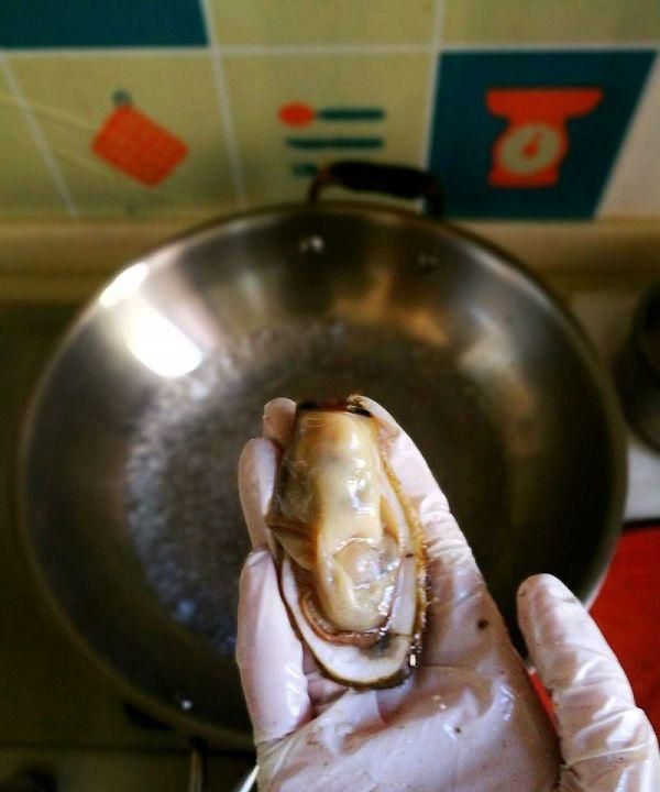生蚝撬开后肉还要洗吗,生蚝打开后需要清洗 生蚝打开后能放多久