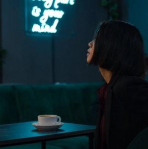 ​蓝黑色配方 蓝黑色头发多久会掉色