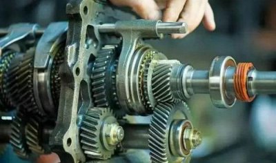 ​汽车挂档顿挫是什么原因