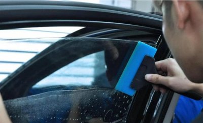 ​汽车车窗贴膜的操作流程