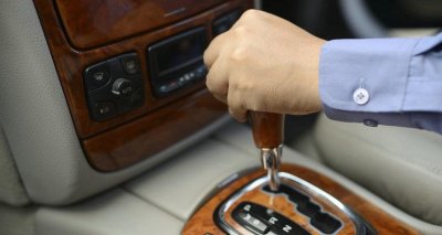 ​自动档小车正确起步方法跟油门