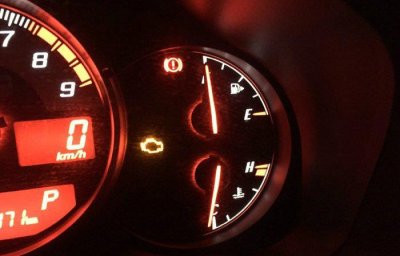 ​汽车发动机灯亮黄灯怎么回事