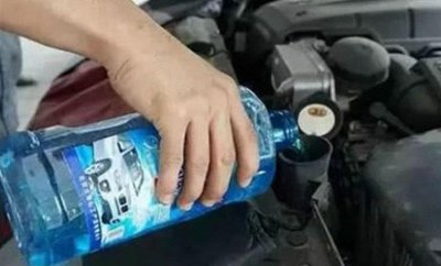 ​洗车店加玻璃水要钱吗