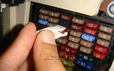 ​汽车保险丝大小不一样通用吗