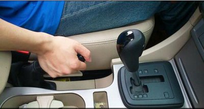 ​面包车手刹抱死解决办法是什么