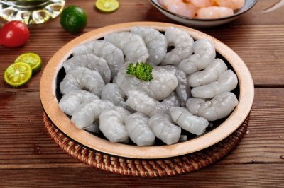 ​冰冻虾仁的家常做法，别直接下锅！加上这1步,鲜嫩又不腥！